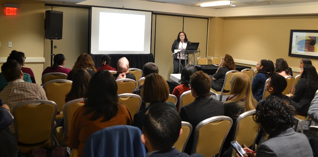 Lisa Aponte-Soto, PhD in Community Health Sciences '13, presents on strategies for health promotion among Latinx residents of Chicago with or at risk for cancer.