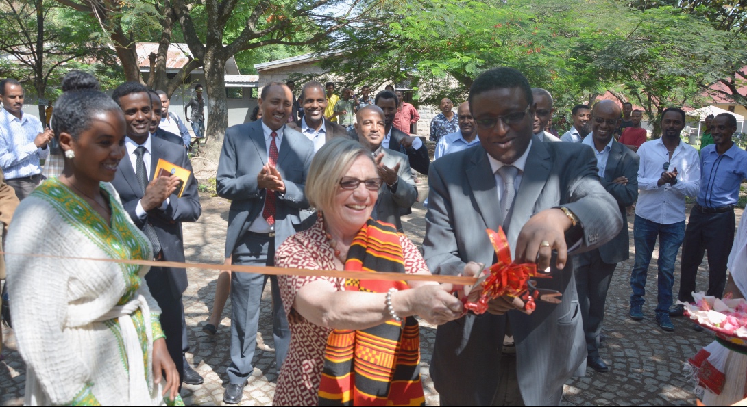 Mary Harvey cuts a ribbon as colleagues from Amhara University in Ethiopia look on.