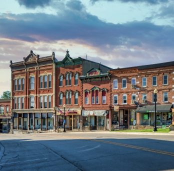 A main street running through the town of Warren, Illinois.
                  