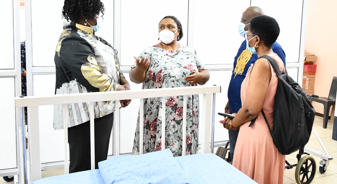 Government ministers examine a COVID patient ward in a South Africa hospital.